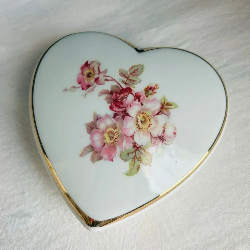 Vintage West German Wild Rose Trinket Jewelry Keepsake Heart Box with Lid